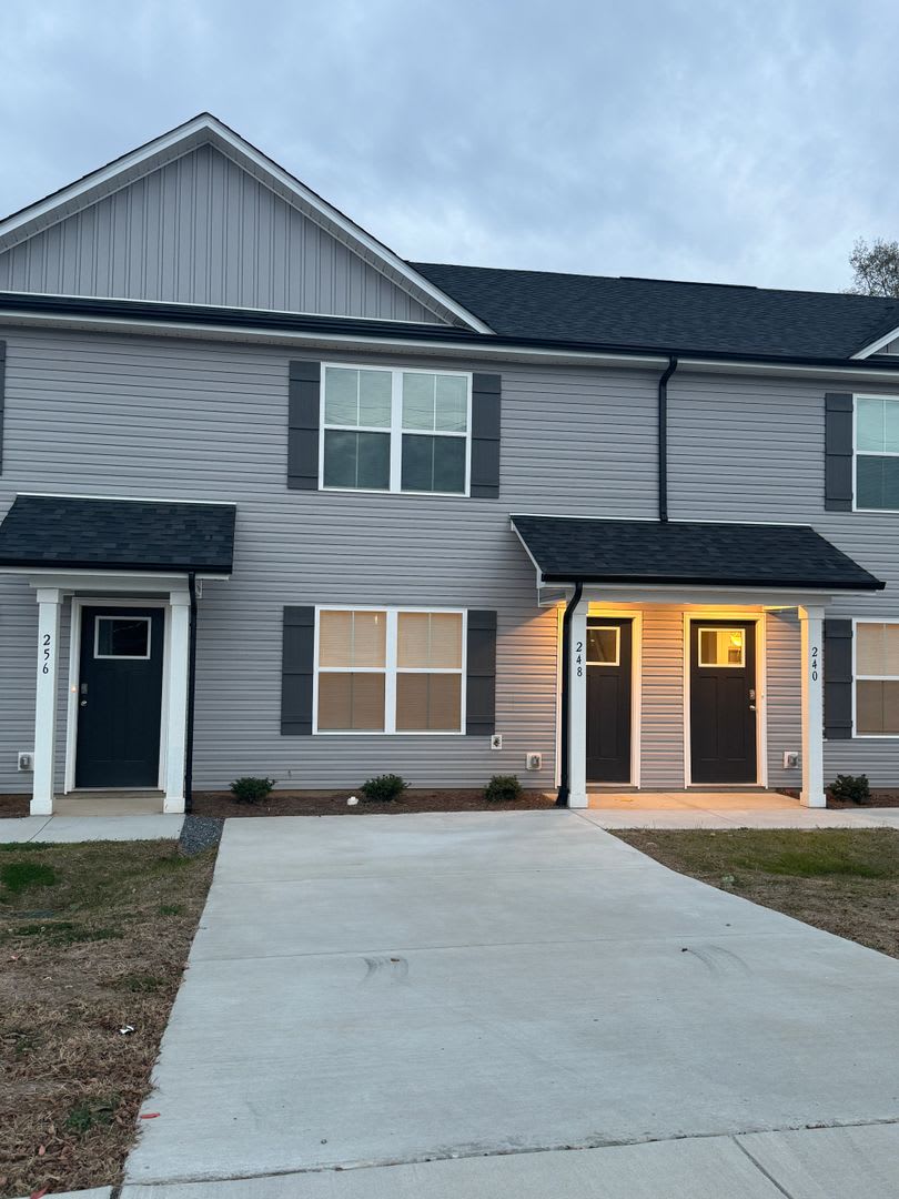 New Construction! 3 bed 2.5 bath townhome – photo 3
