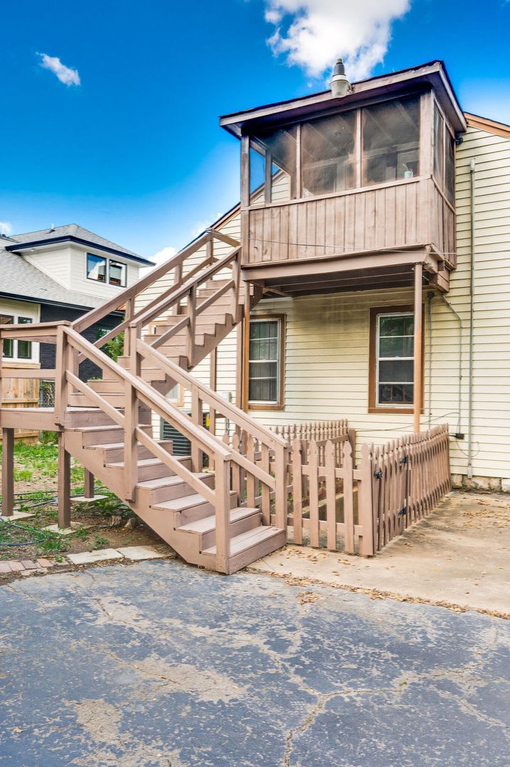 This charming 1920's tudor is walking distance to Martin's BBQ, and to 12 South! – photo 2