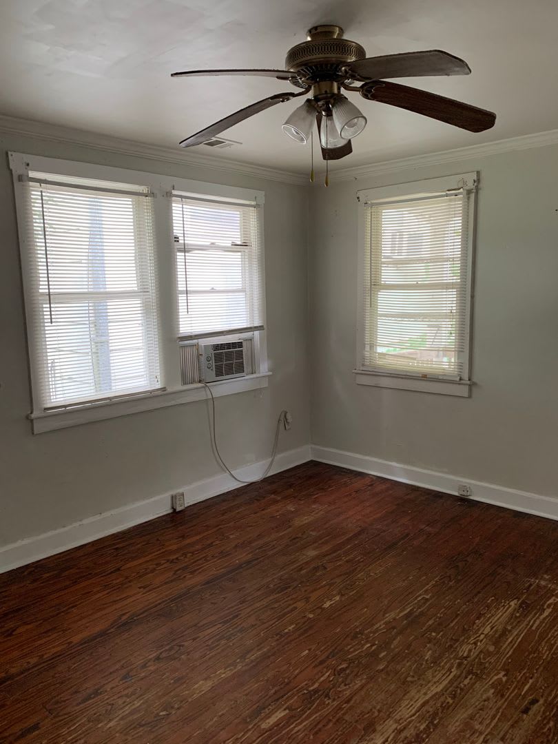 Convenient East 32nd Street Location Near Anderson and Truman Pkwy. – photo 2