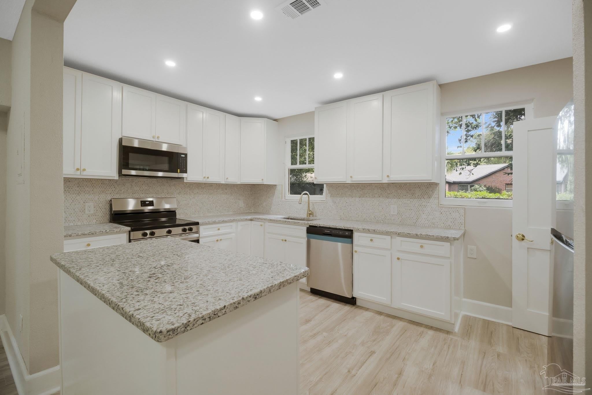 1322 Wisteria Ave – photo 3