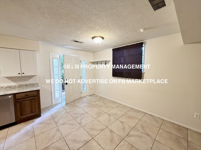 7801 N Oregon ave – photo 4