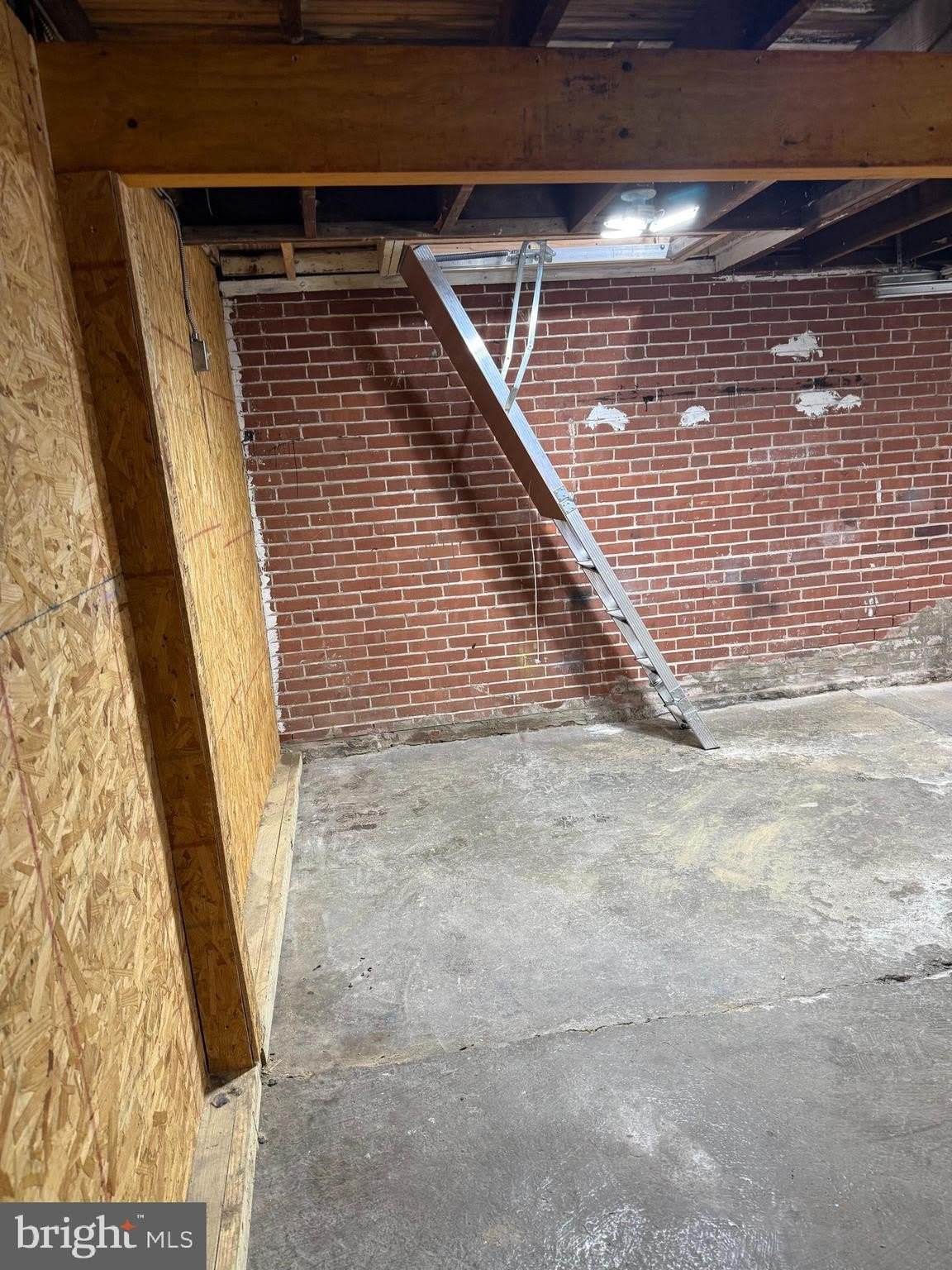 392 W BROAD Street – photo 5
