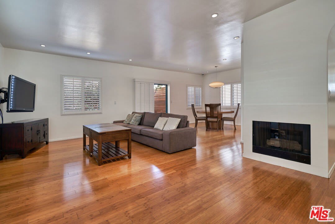 913 18TH St – photo 5