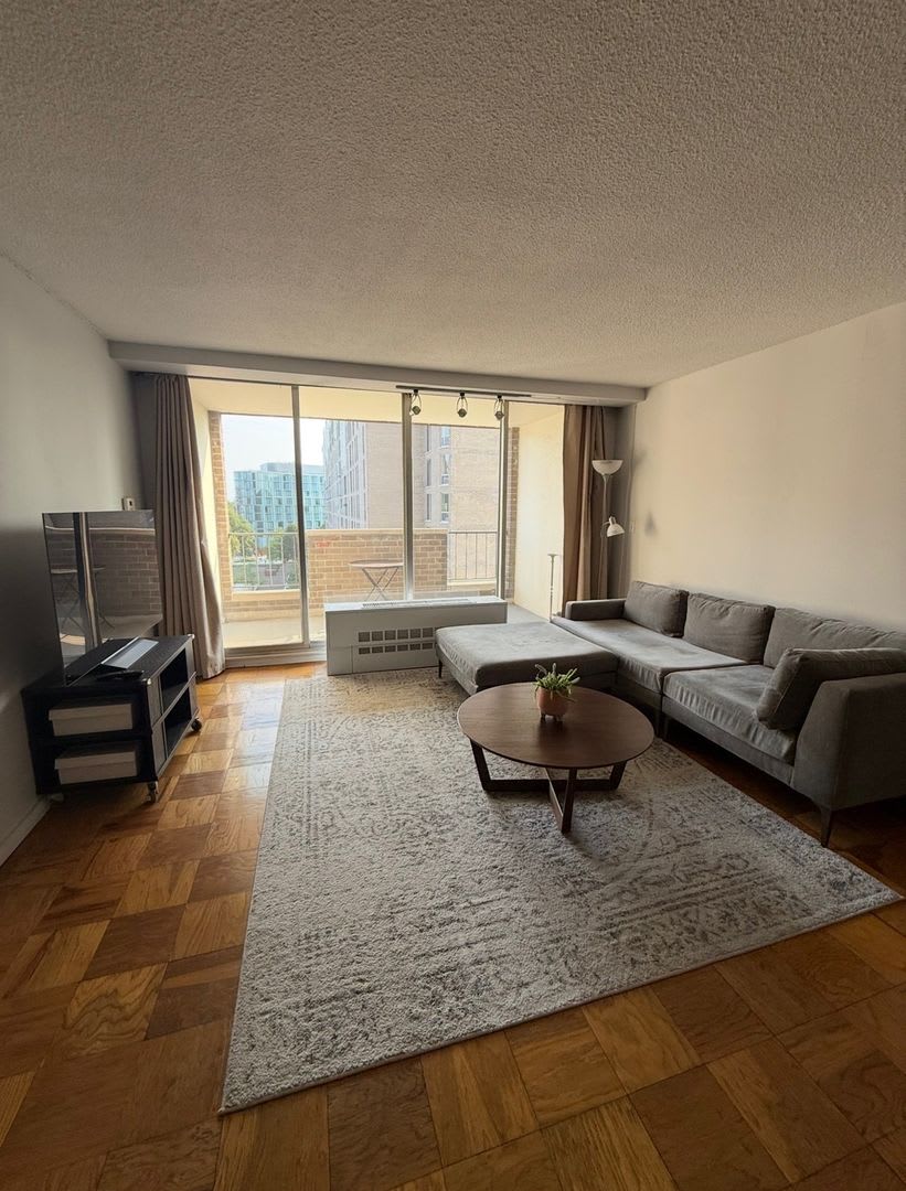 Furnished 1-Bedroom at Brook House – Balcony, Separate Dining Area & Flexible Lease Terms – photo 2
