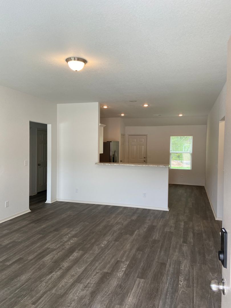 Pre-Leasing Now! Spacious, Pet-Friendly Four-Bedroom – photo 4