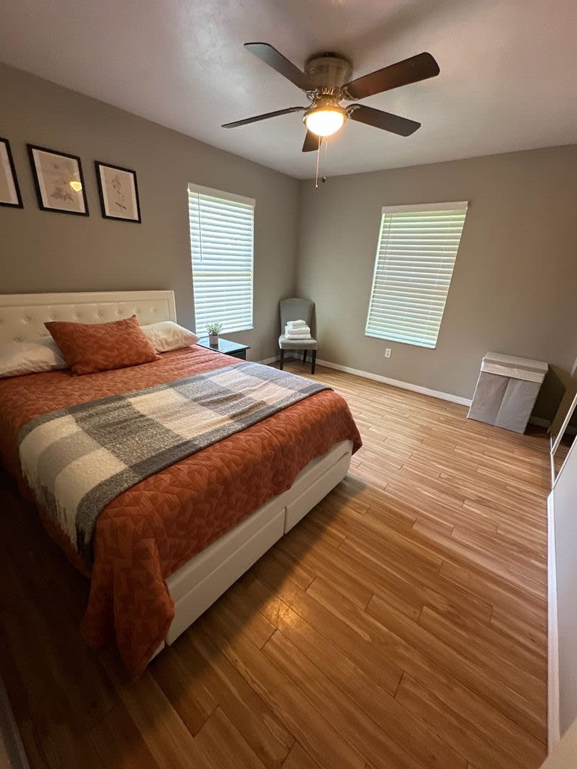 4 Bed 3 Bath House Close To Uf Everything Ask For Kathleen When You Inquire – photo 4