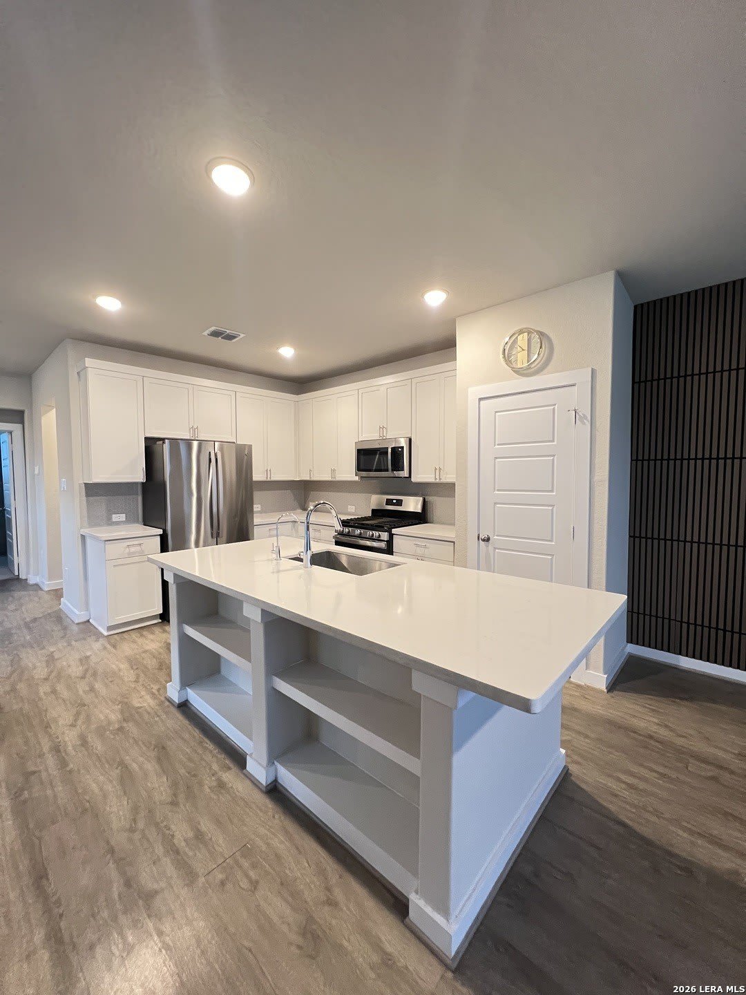 14811 MAVERICK AVE – photo 4