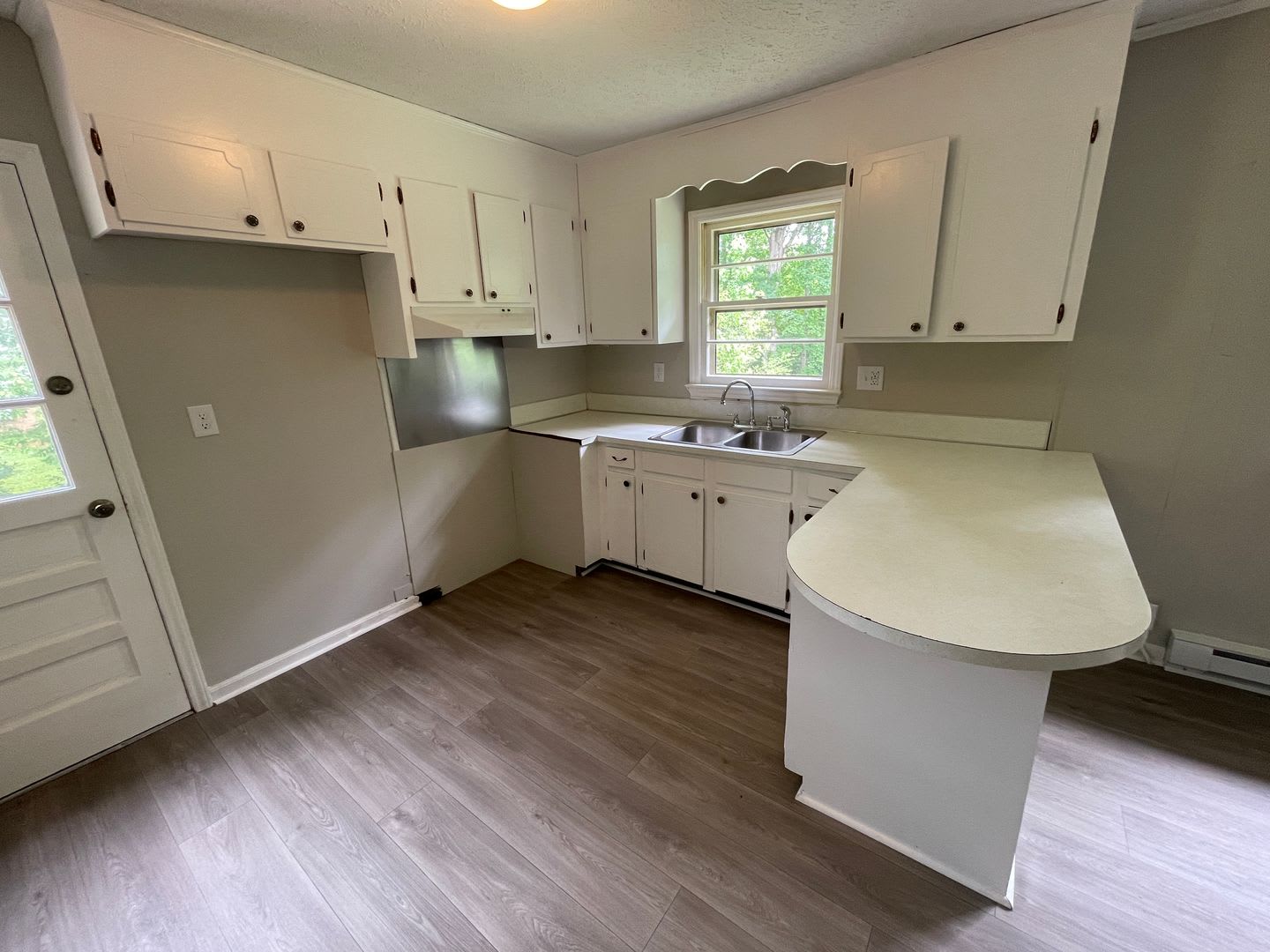 3 bedroom 1 bath brick ranch house. – photo 3