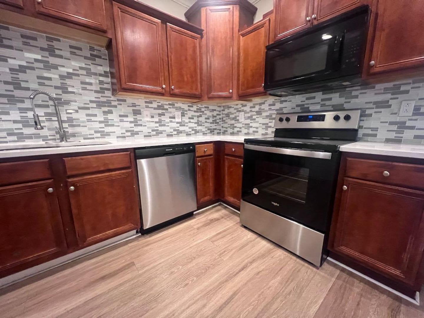 RENOVATED SPACIOUS 3bd / 2.5bath TOWNHOME – photo 3