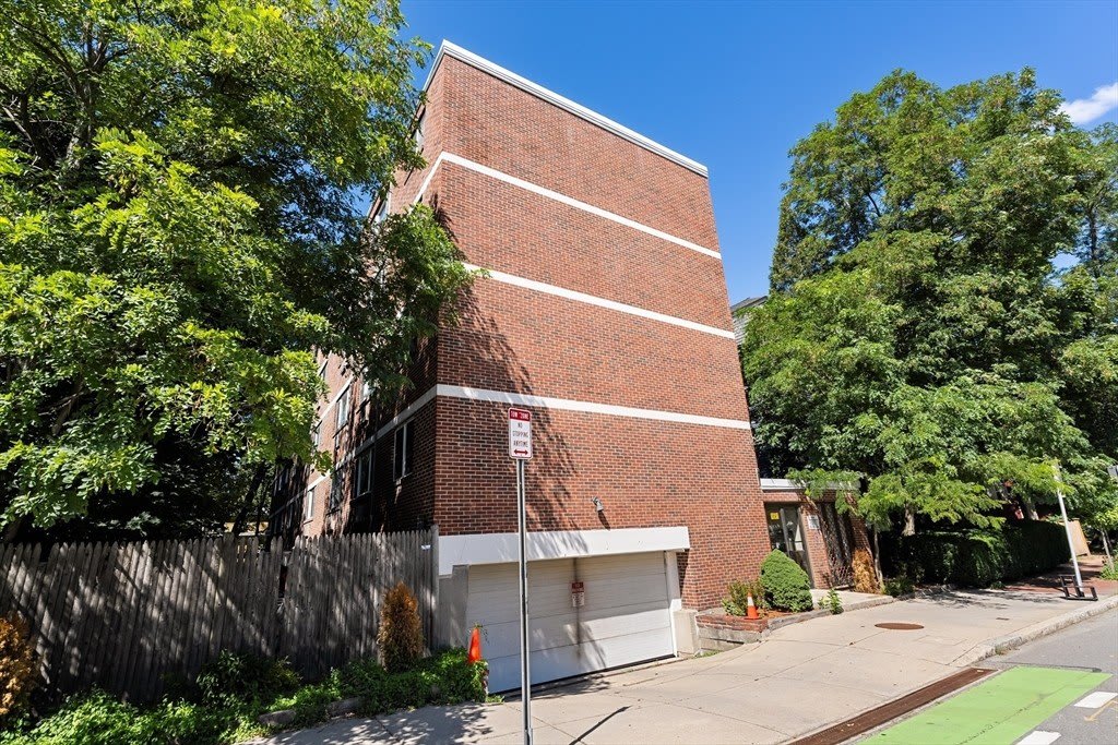1691 Cambridge St – photo 5