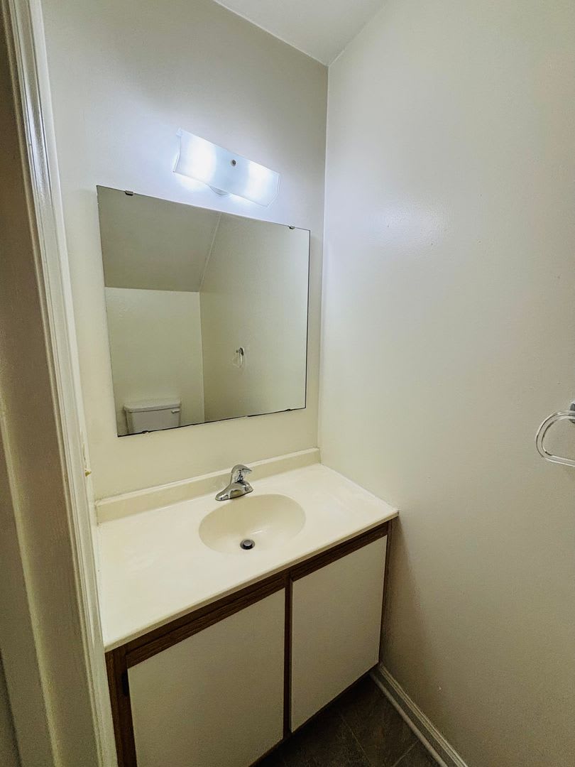 4 Bedroom 2.5 Bath Townhouse – photo 4