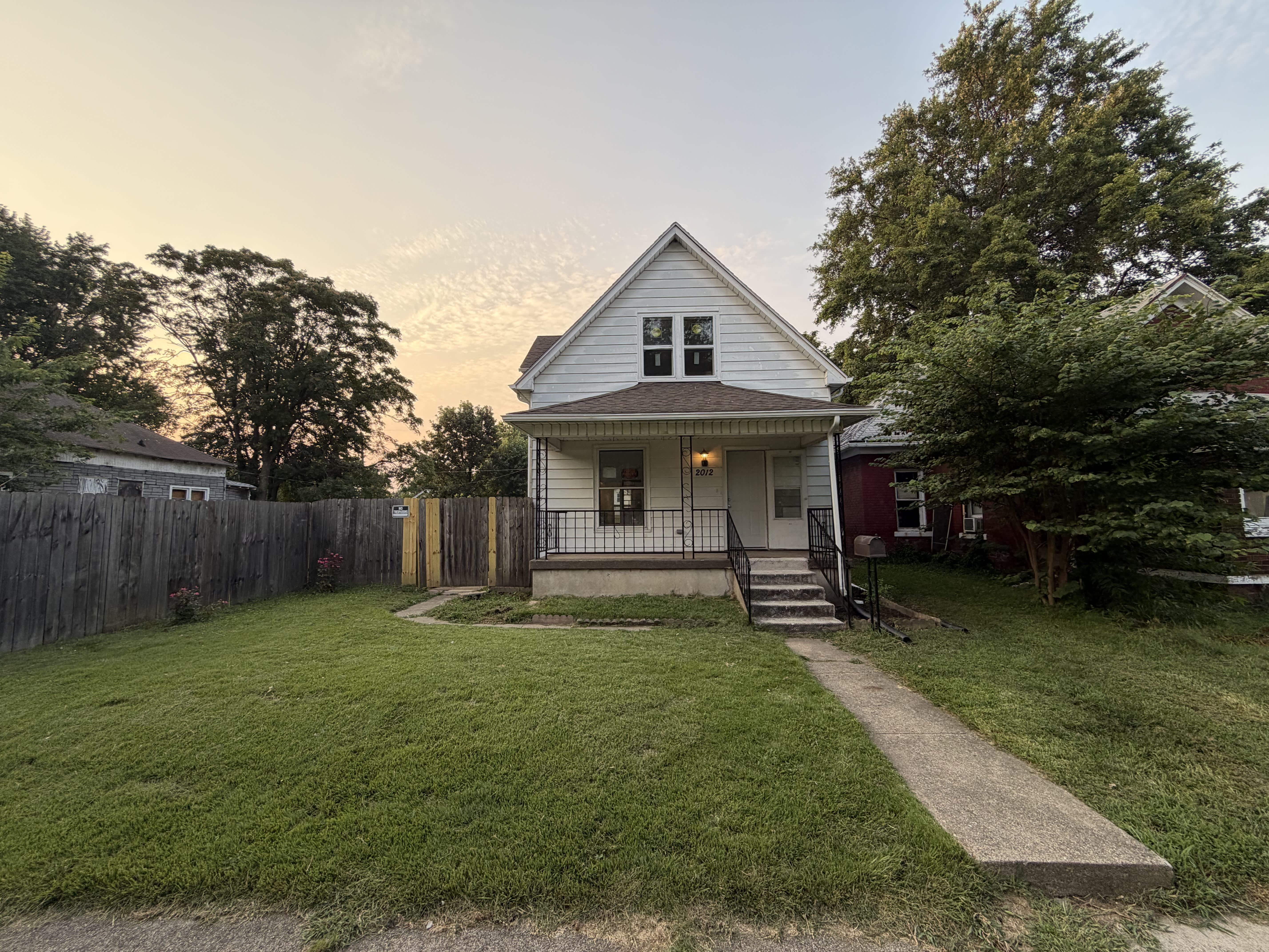 2012 1st Ave – photo 1
