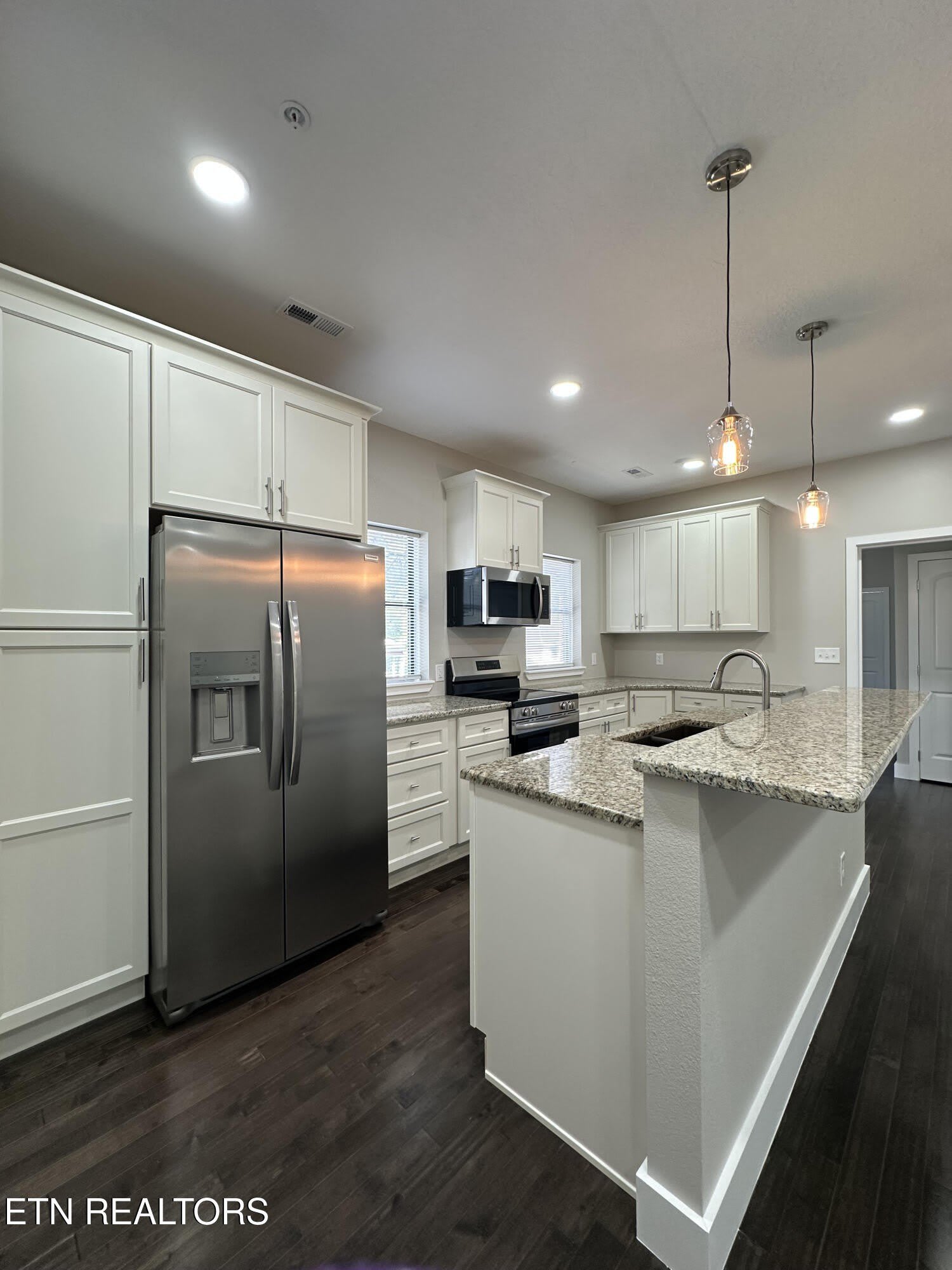 941 Luttrell St – photo 2