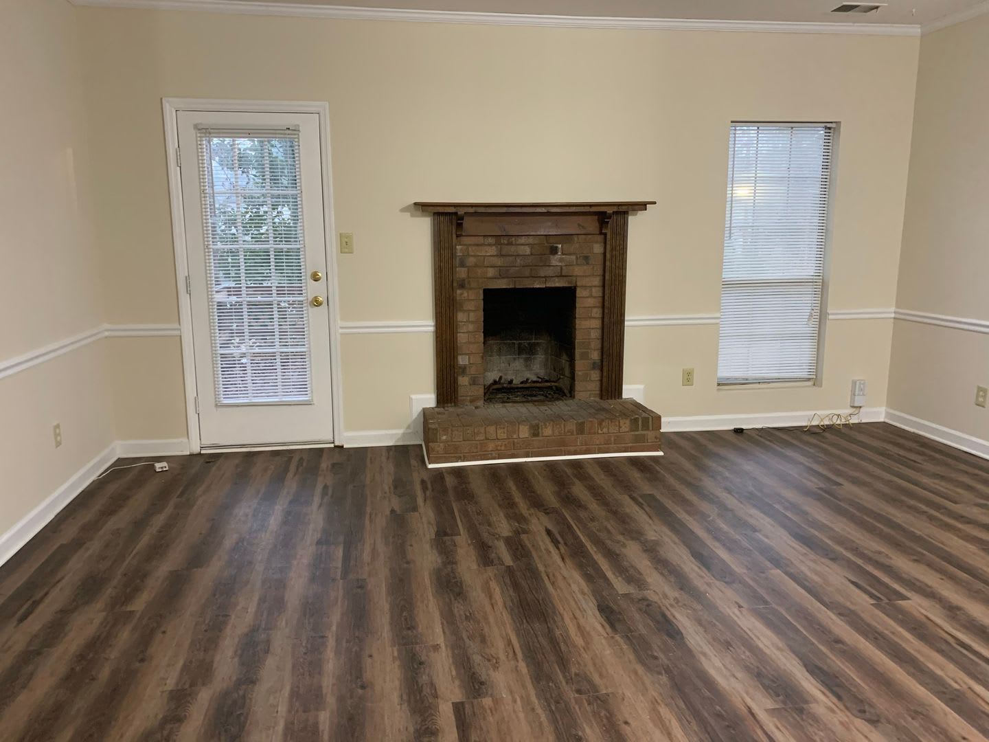 Great NW RALEIGH location-2 brm 2 bath ~ Fully equipped kitchen with microwave-deck-wood burning fireplace – photo 3