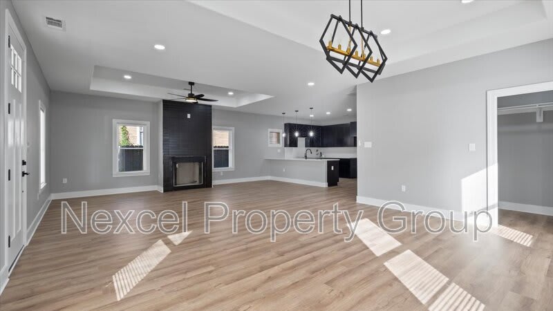 1068 Bruce Street – photo 4