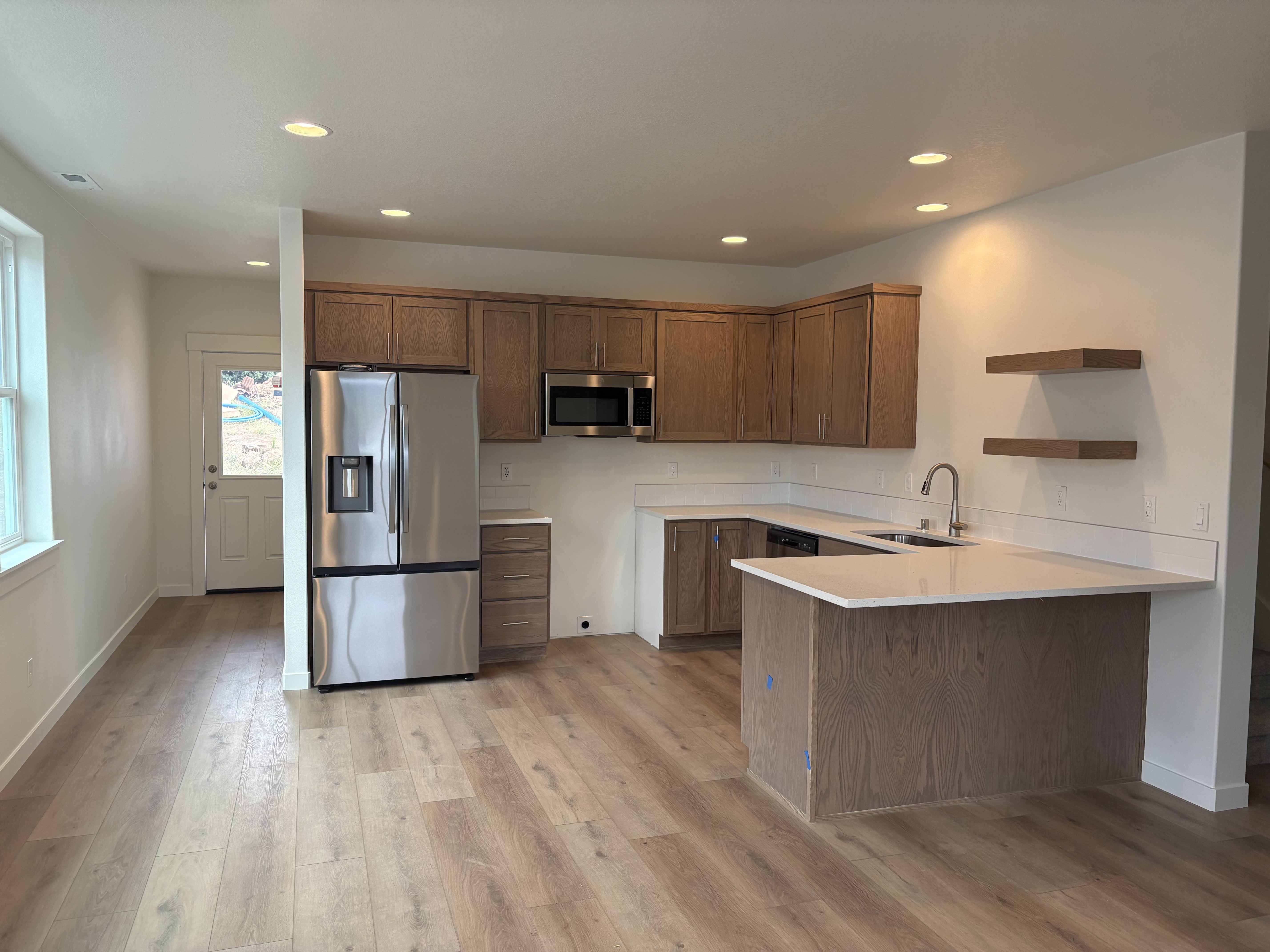 330 Ne Washington St – photo 4