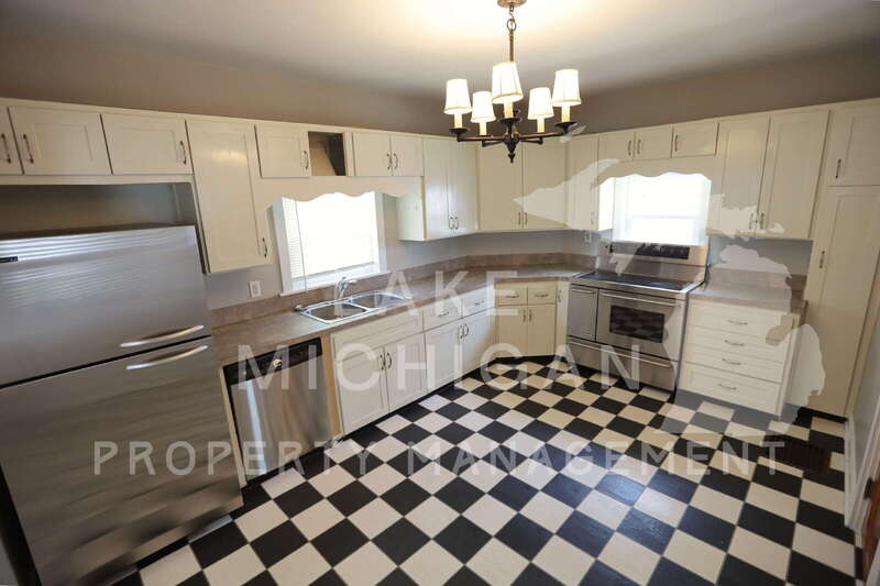 841 Capen Street Northeast – photo 3