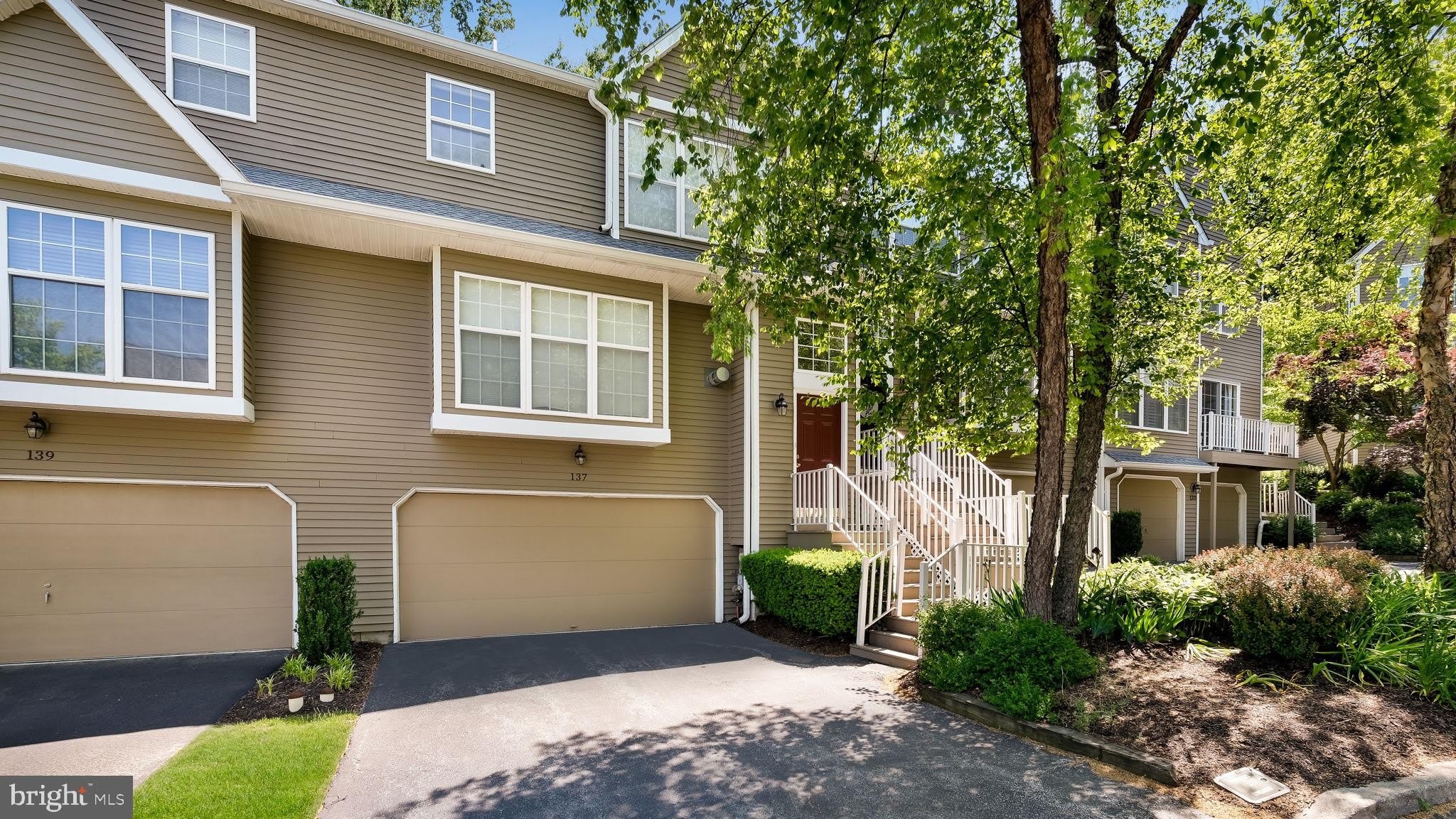 137 Weybridge Drive – photo 2