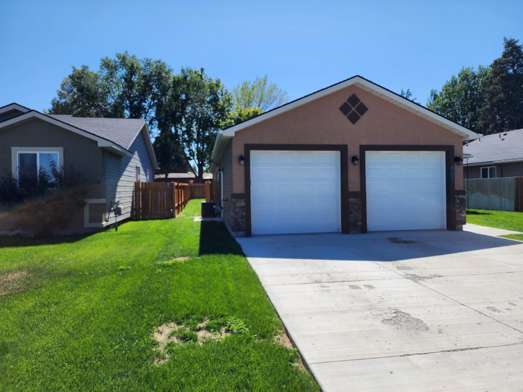 807 E Avenue A – photo 3