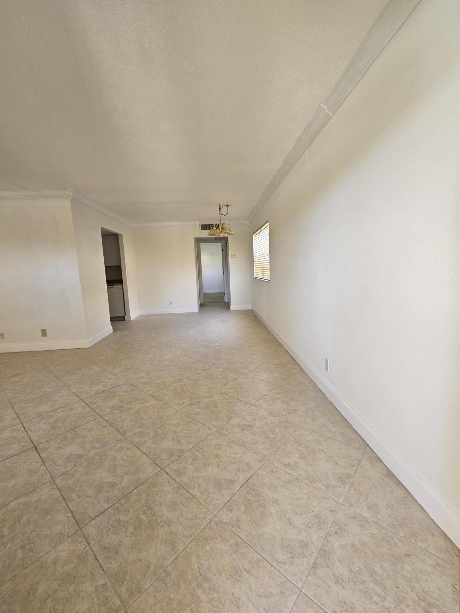 211 E Saxony Lane – photo 3