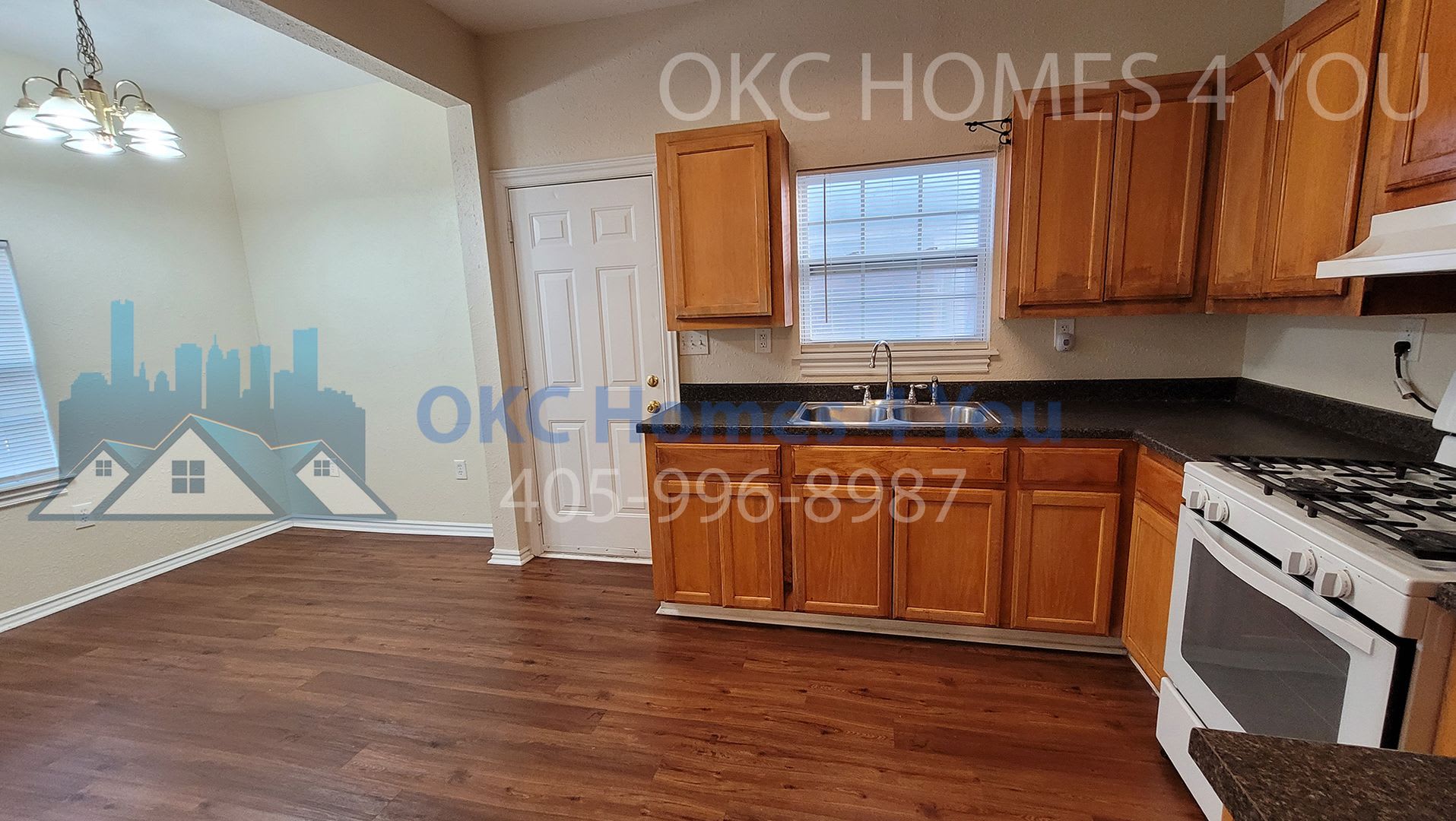 3 Bed Triplex with an Office in Bethany Schools! – photo 5