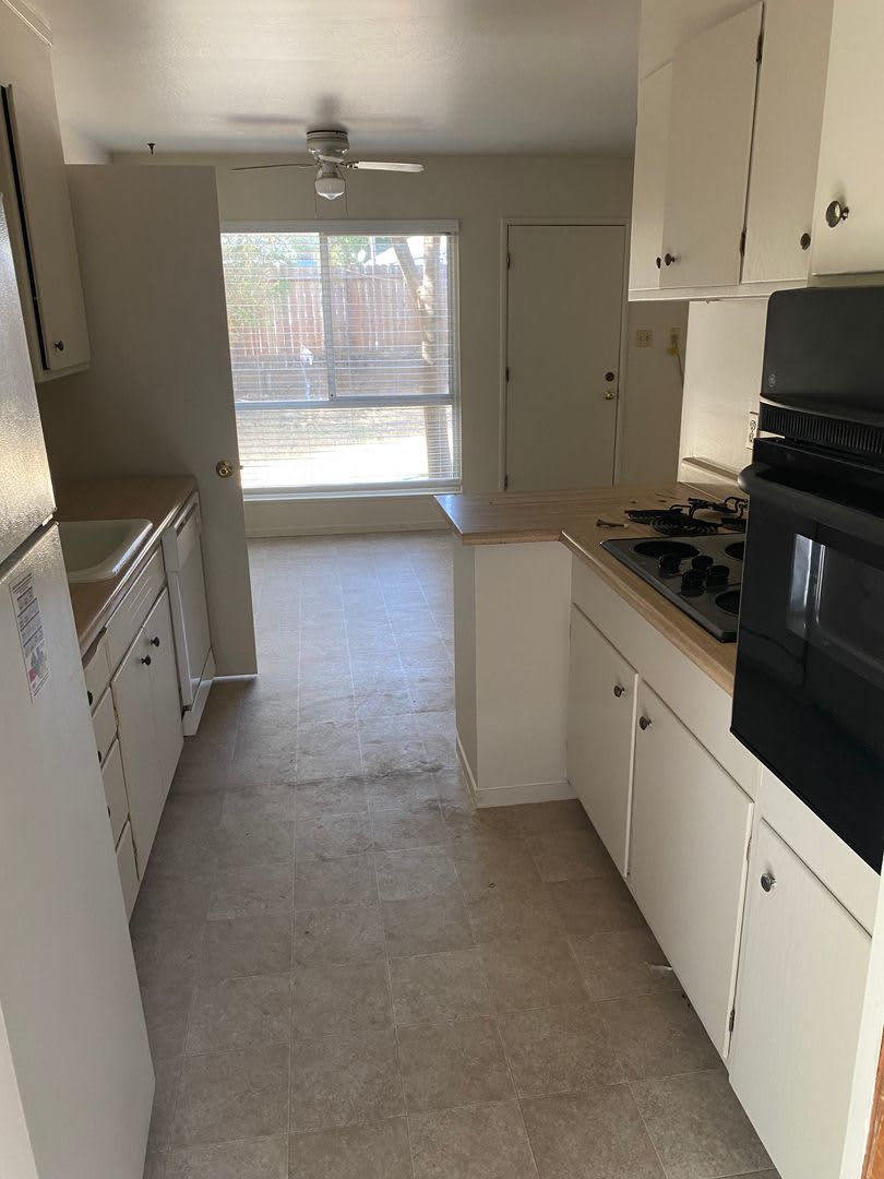3 Bdrm/2 Bath Home Close to Downtown & Shopping-$500 Off 1st Month's Rent – photo 4