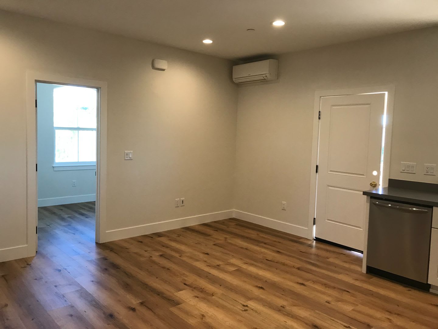 Upstairs Two Bedroom With Views – photo 3