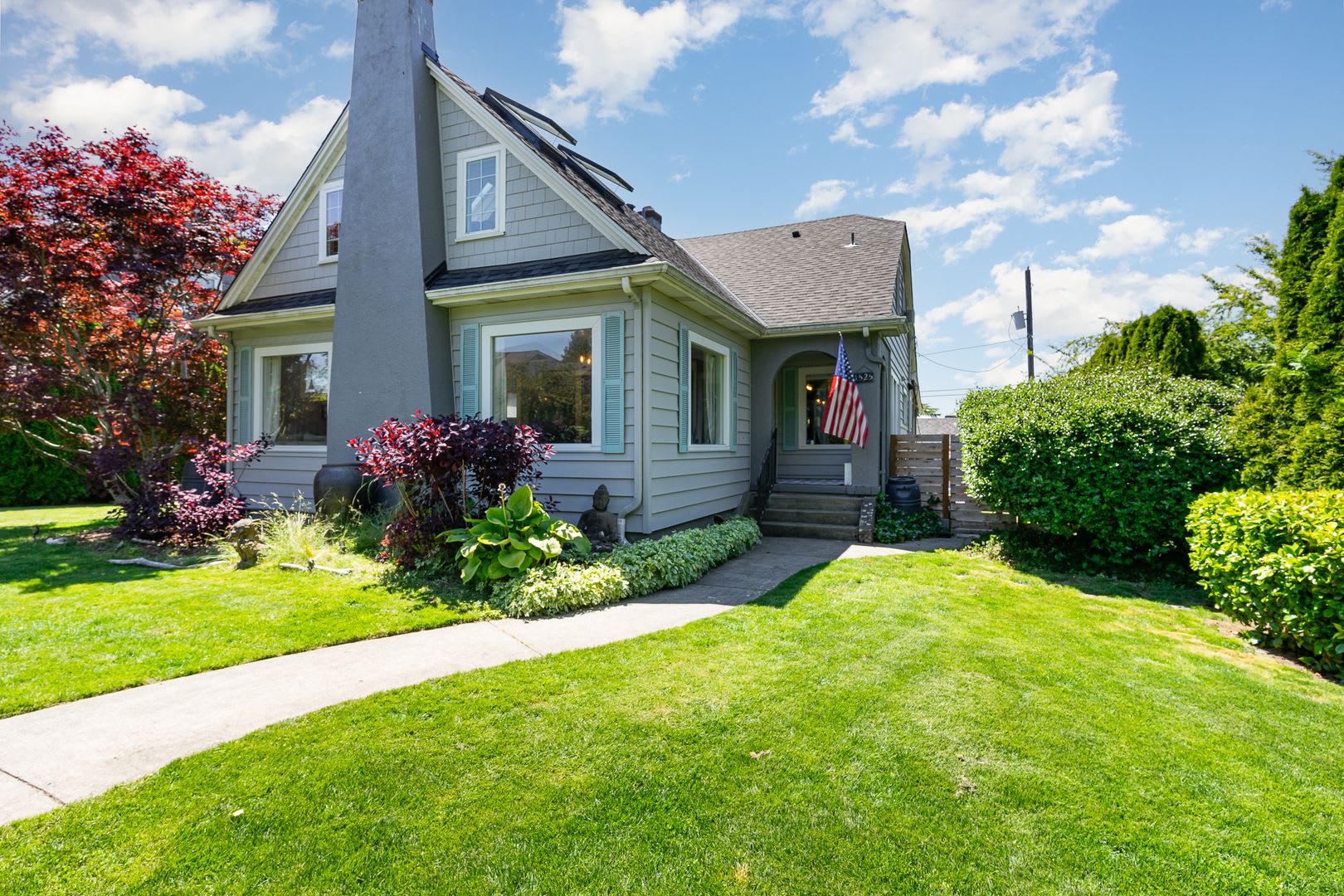 Charming North Admiral Craftsman w/ Modern Updates! – photo 2