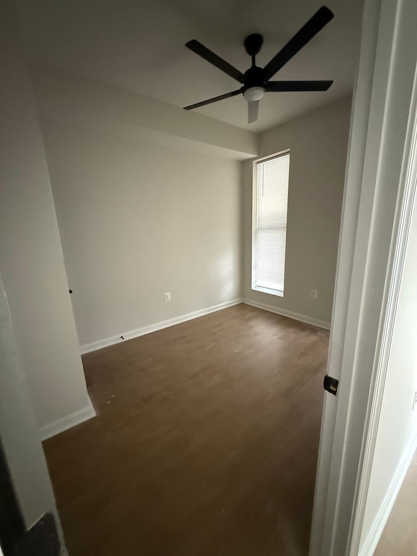 Newly Renovated Townhouse – photo 4
