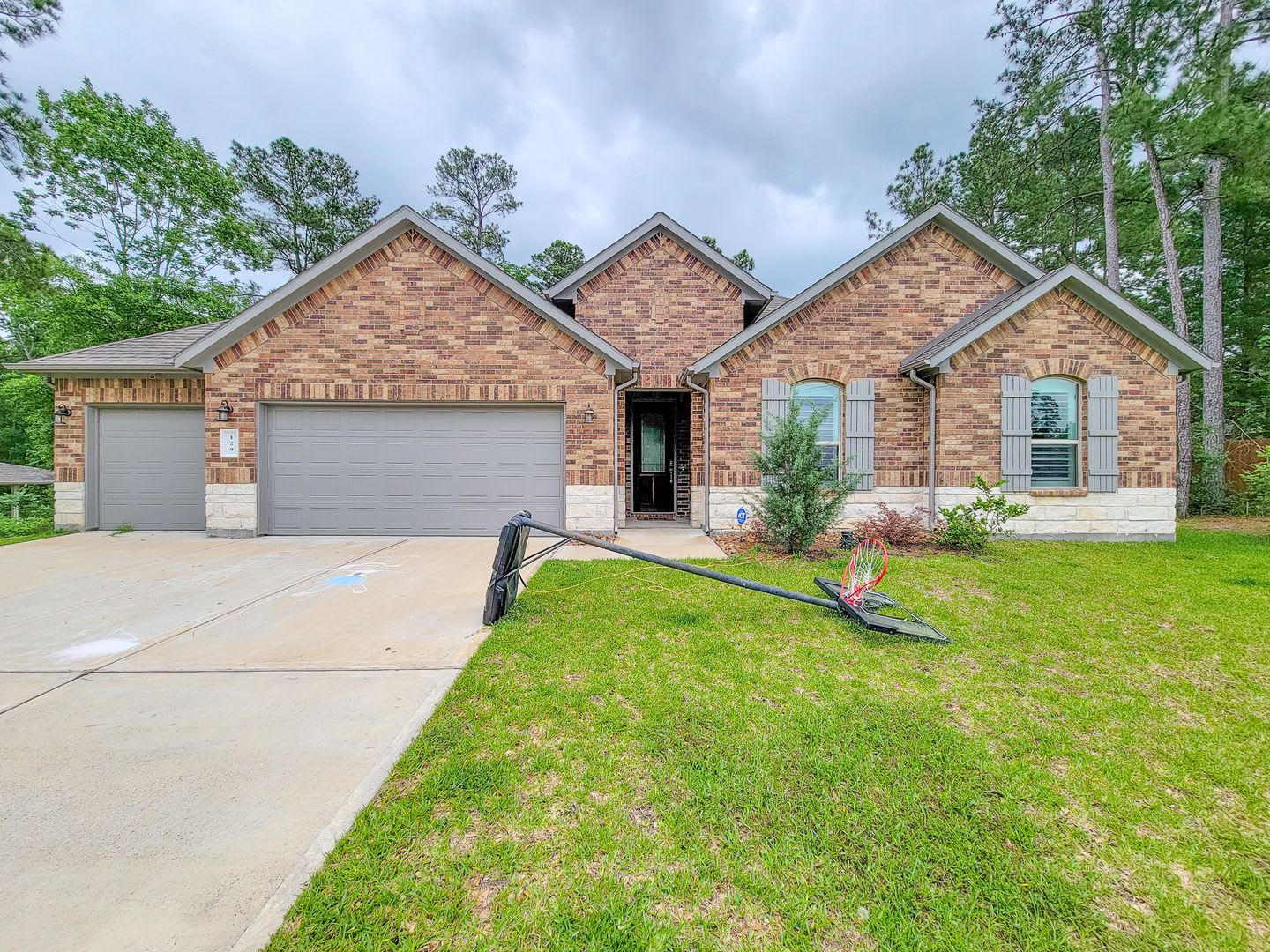 Beautiful 4 Bedroom 2 Bath Home With All The Upgrades On 1 Acre Lot In New Waverly Texas – photo 1