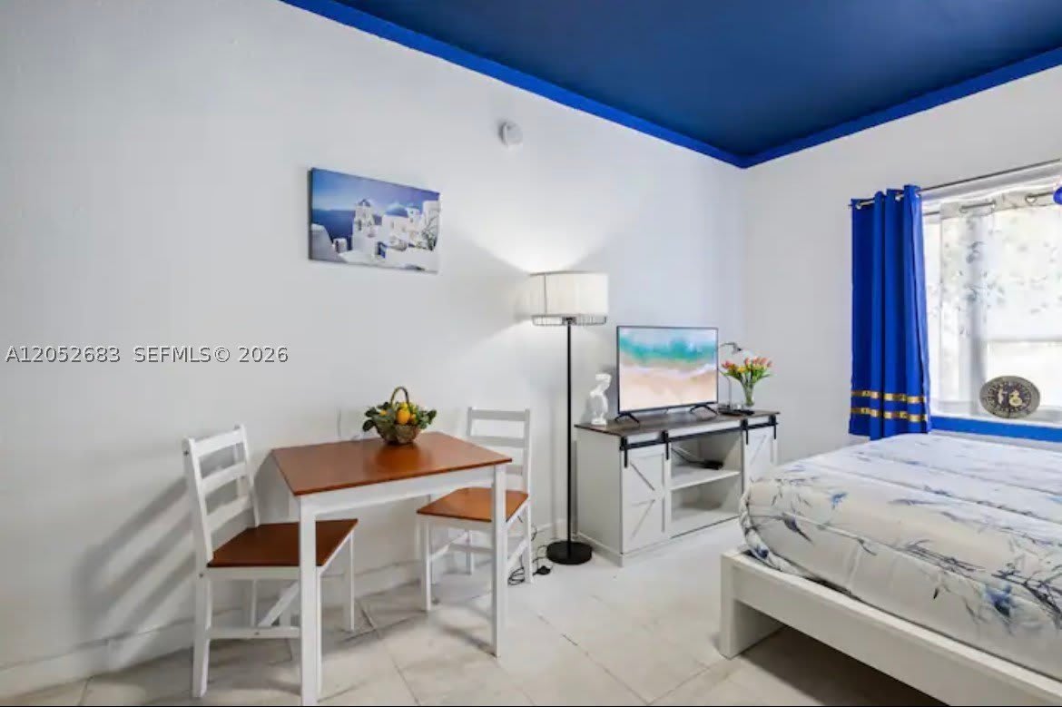 255 W 24th St – photo 4
