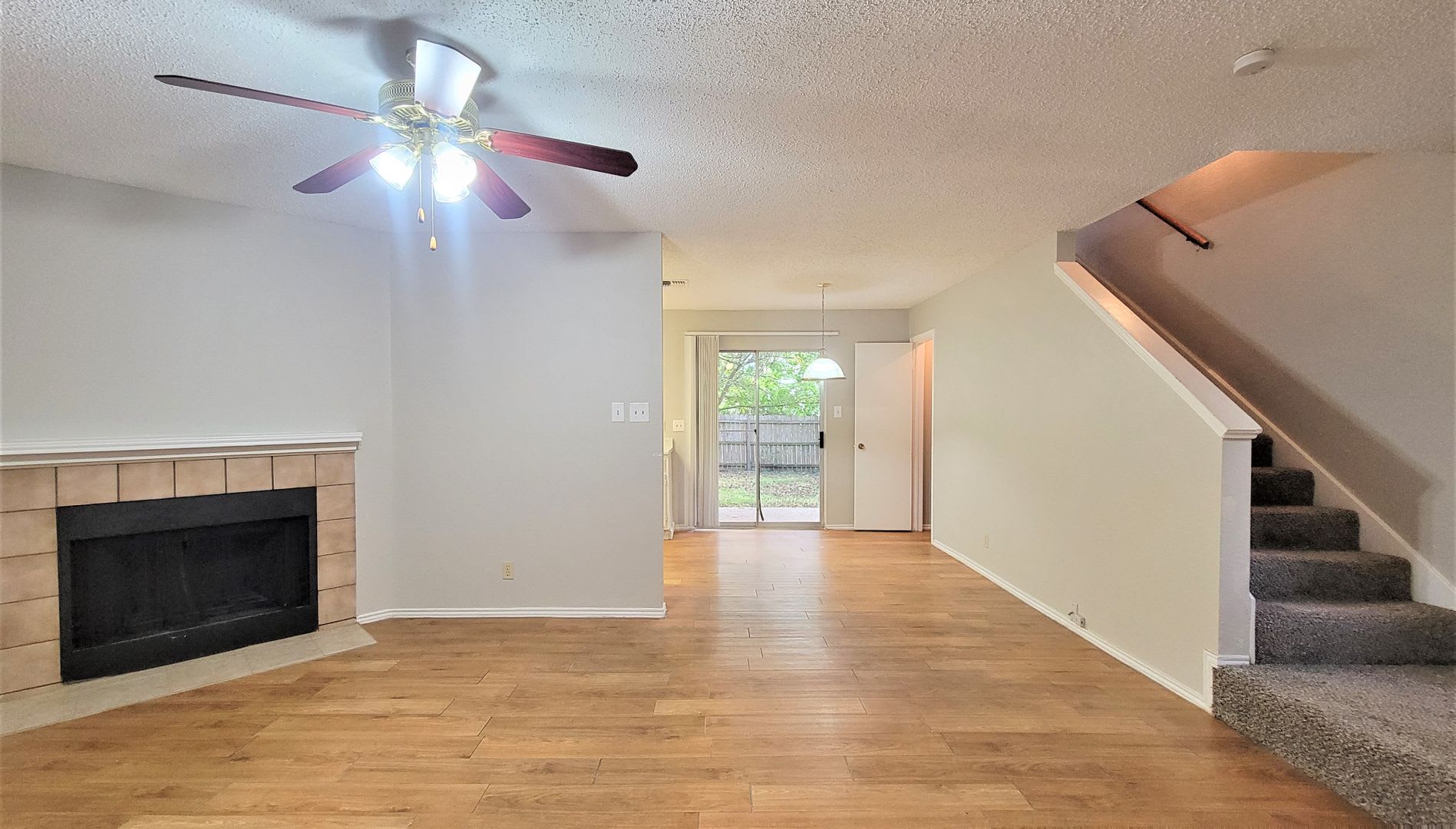 Lovely 2 Story 2 Bedroom 2 Bath Duplex Balcony Off Primary Bedroom Great Location – photo 2