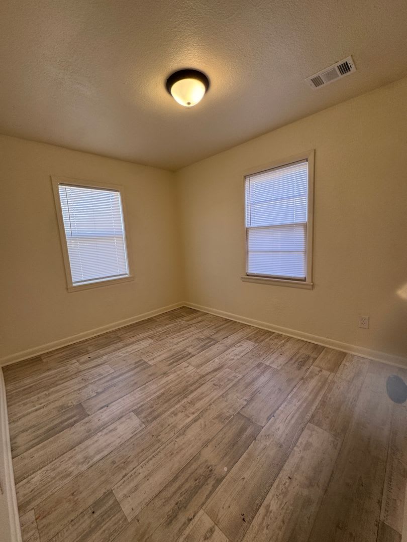 3 Bed / 1 Bath house in Truman. READY NOW! – photo 4