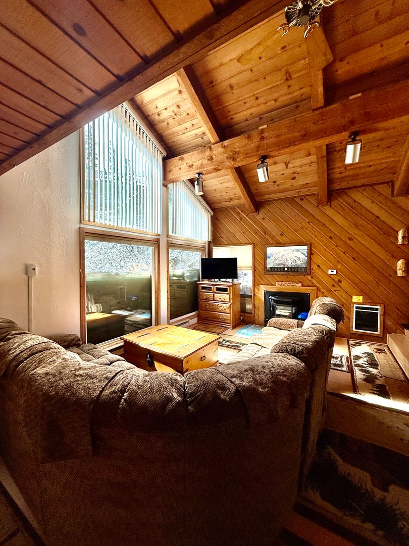 Fully Furnished 2BD/2BA Mountain Townhome – photo 5