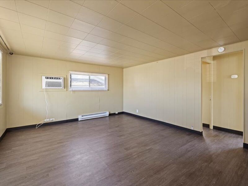 910 Winslow Ave – photo 3