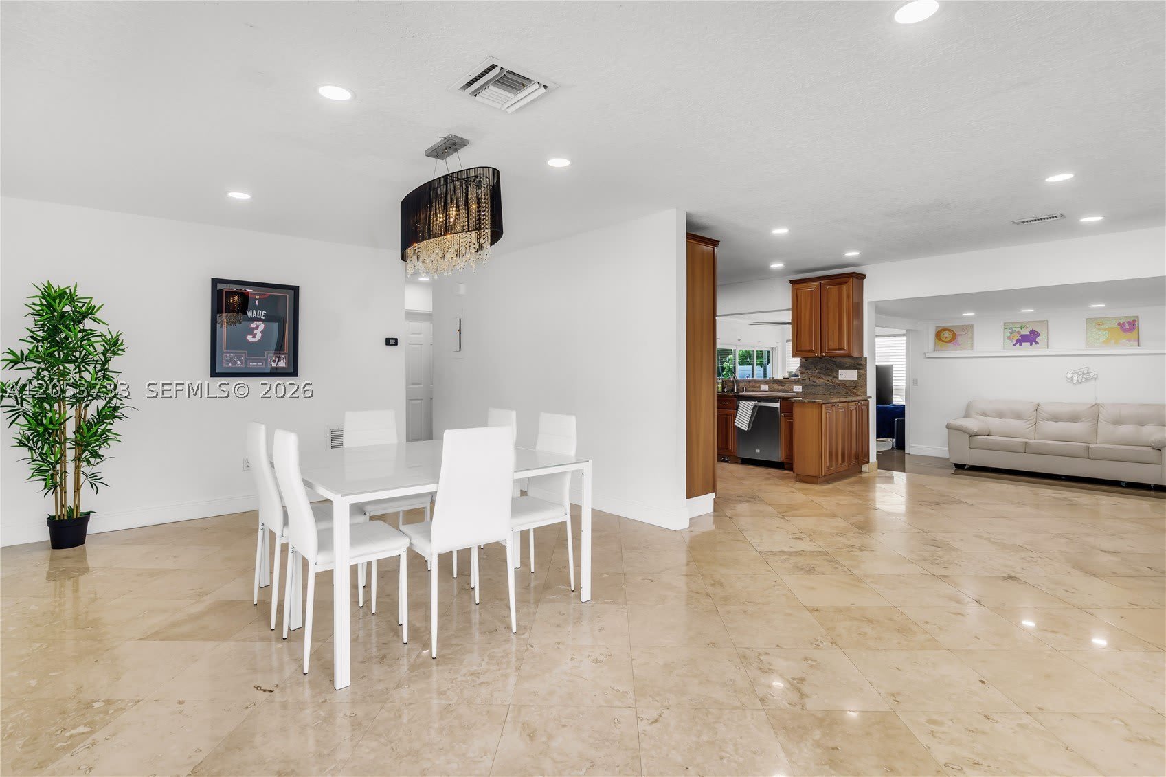 2424 NE 18th Ave – photo 3