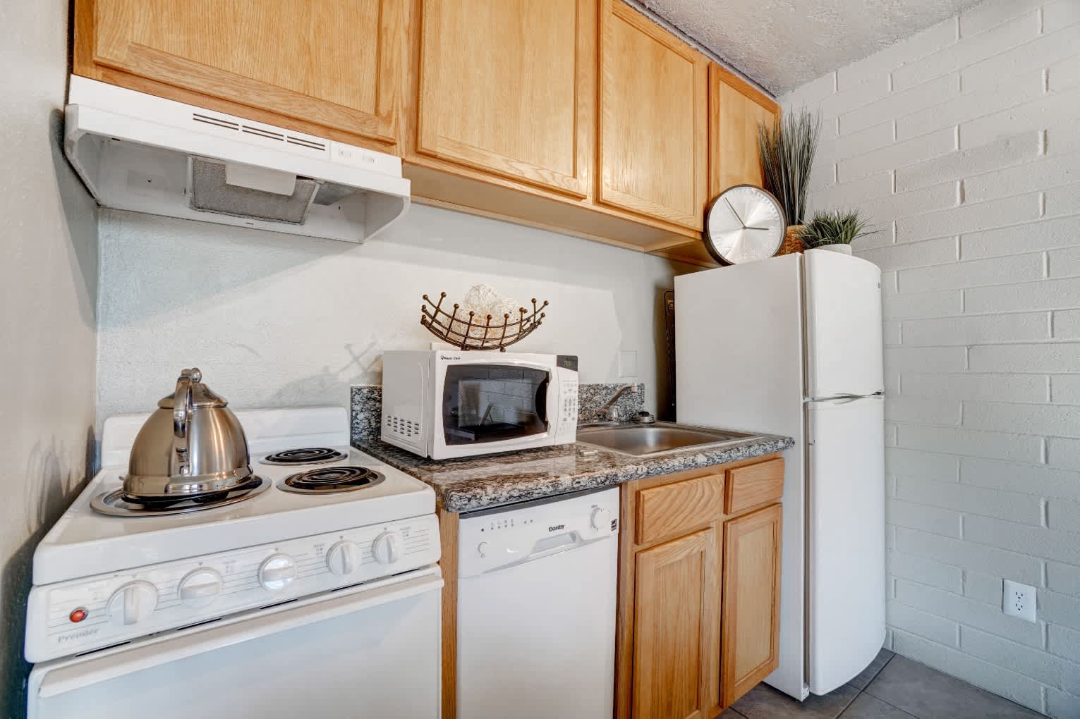University Manor Apartments – photo 3