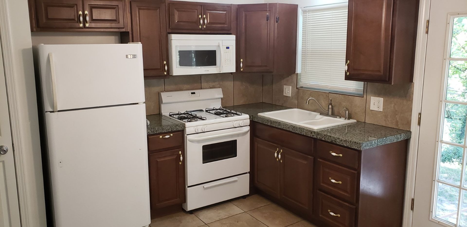Beautifully updated home!!! – photo 2