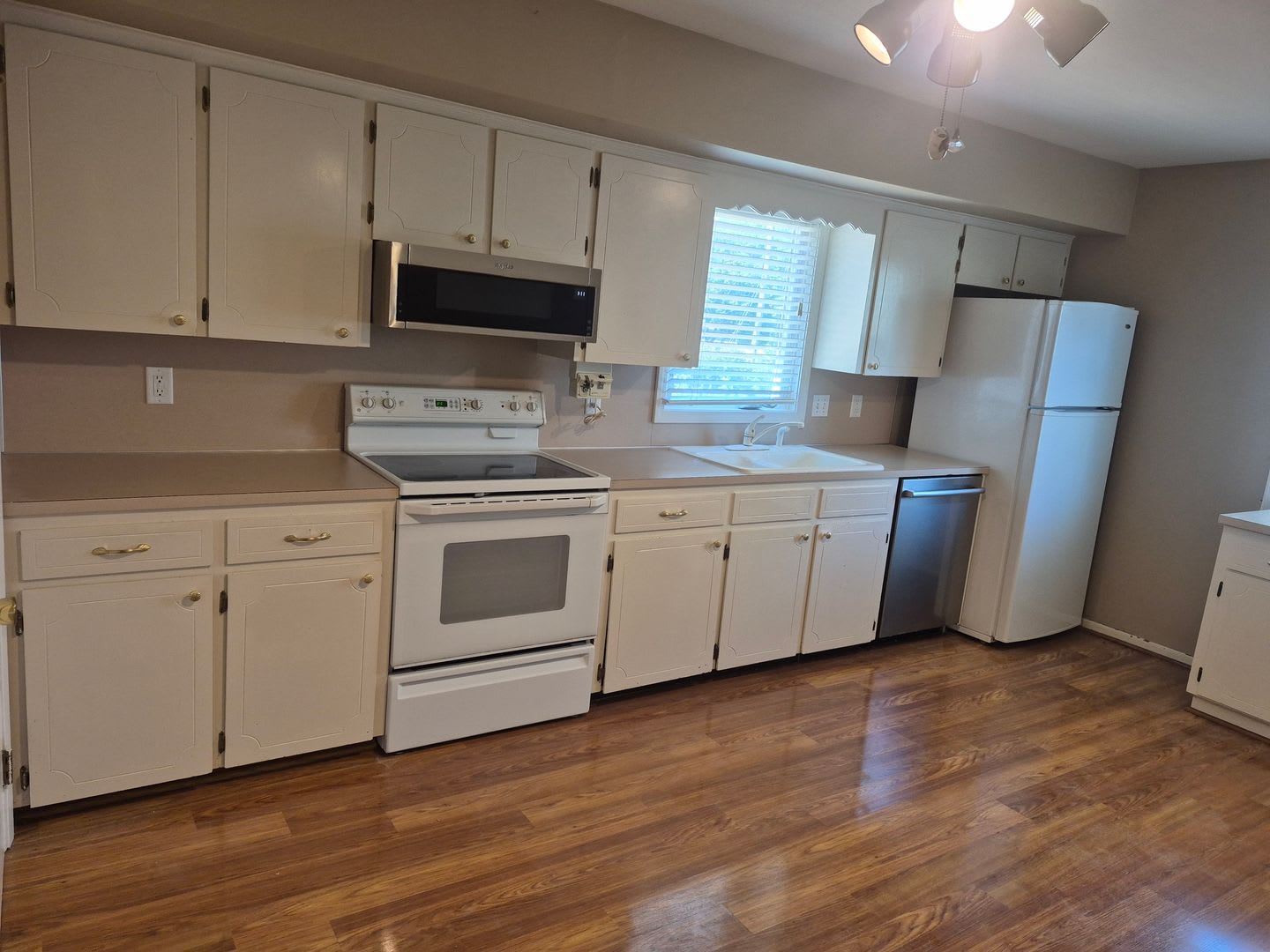 Freshly Updated 3 Bedroom Home For Rent – photo 5