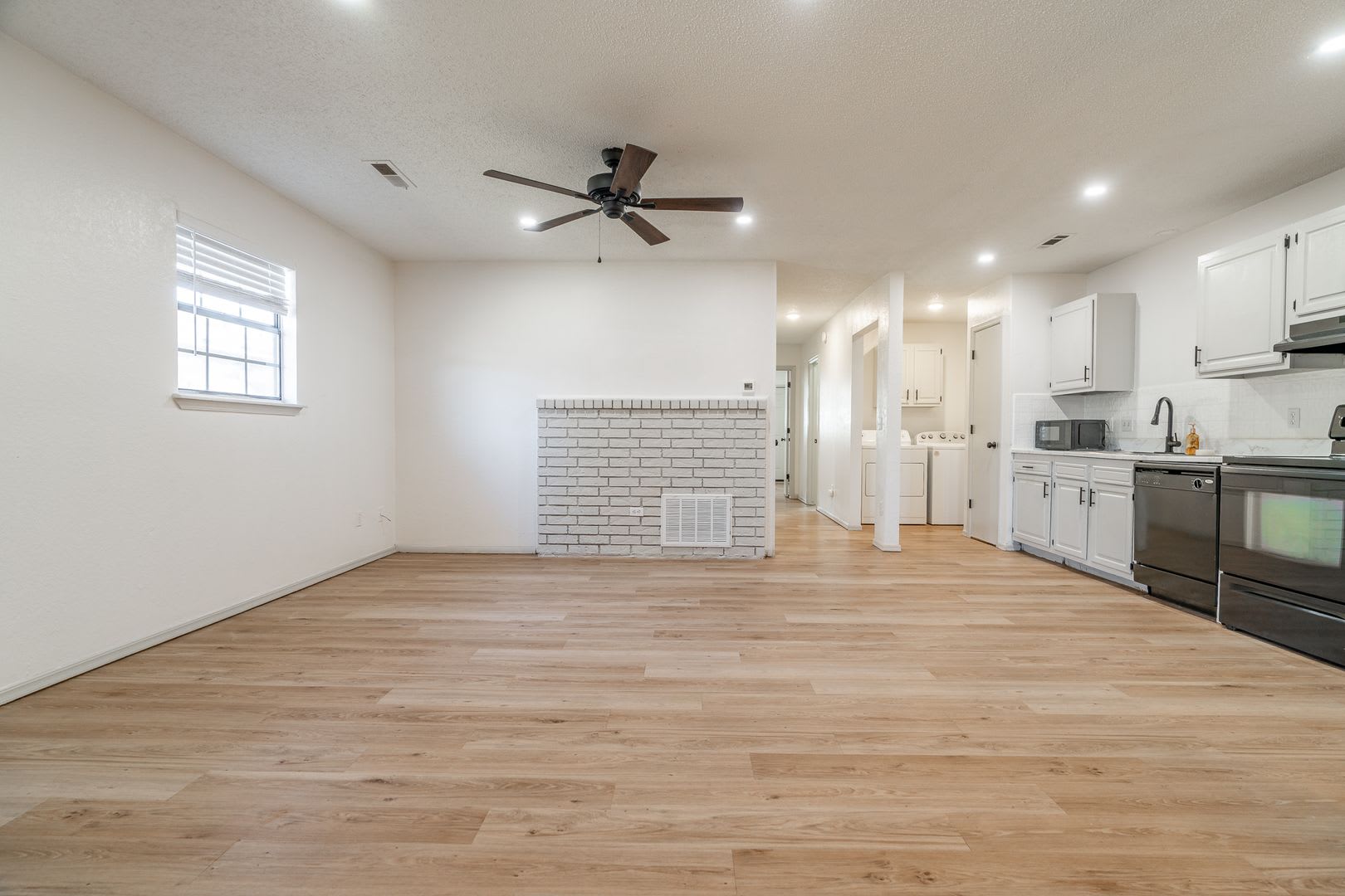 Updated 3-bedroom 1 bath Home in Springdale!! – photo 3