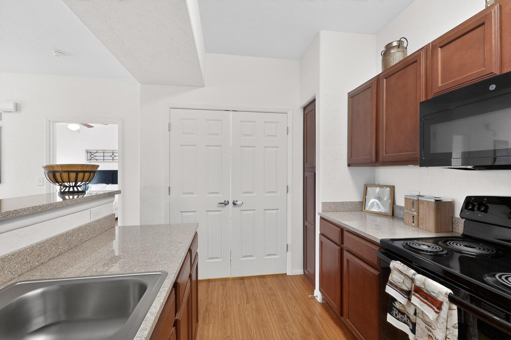 Spring River Luxury Apartment Homes – photo 5