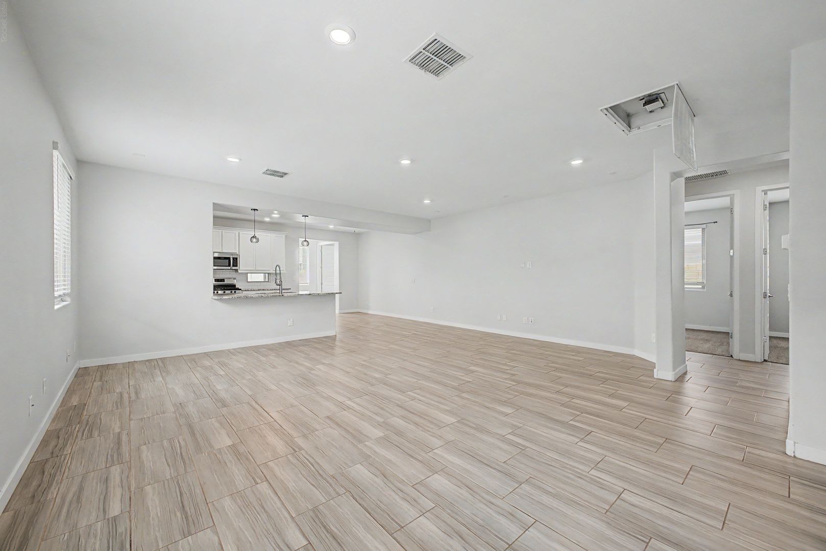 Beautifully updated 4 bed/2 bath home – photo 4