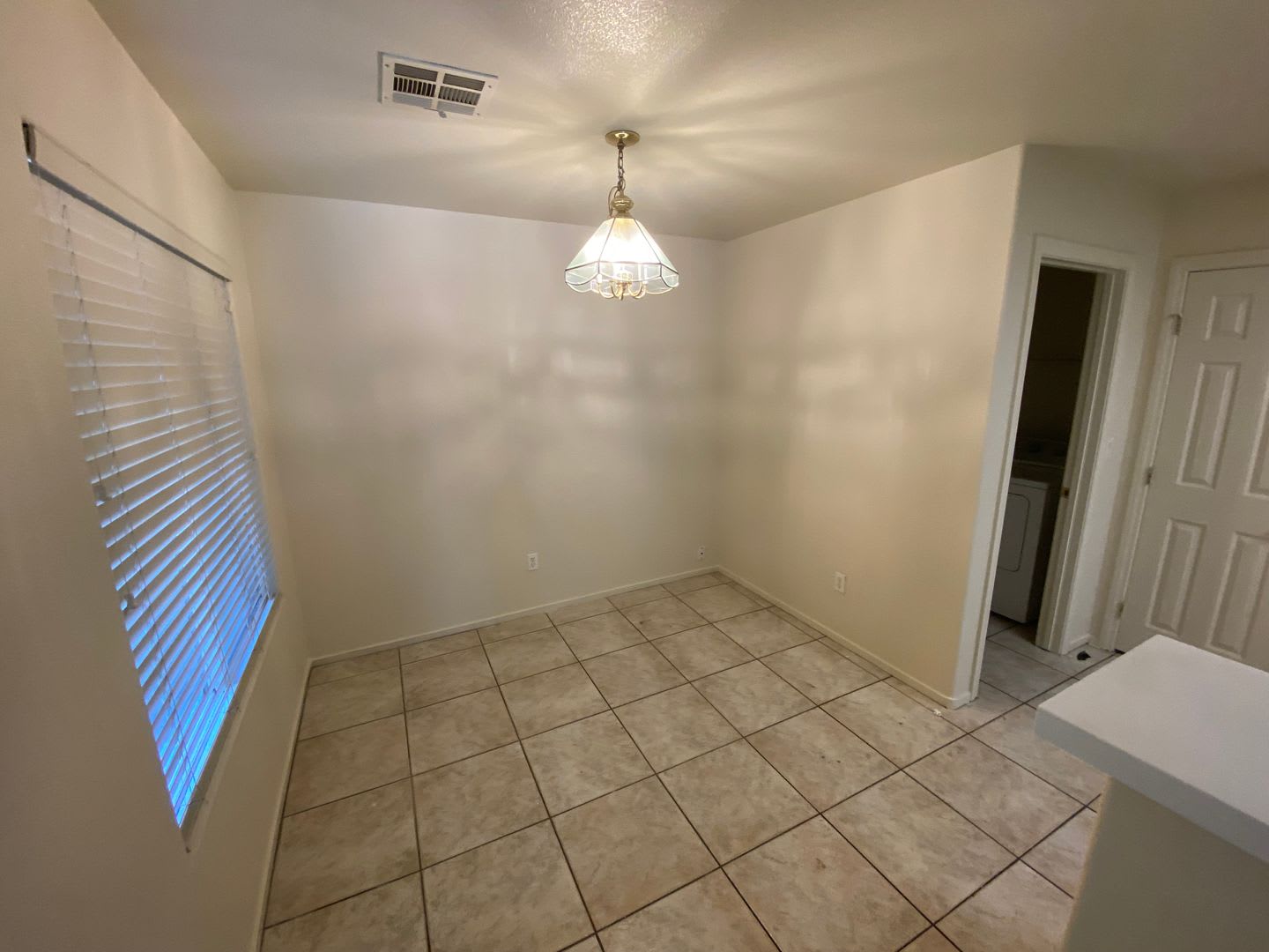 Great 3 bed 2.5 bath townhouse located near Summerlin – photo 5