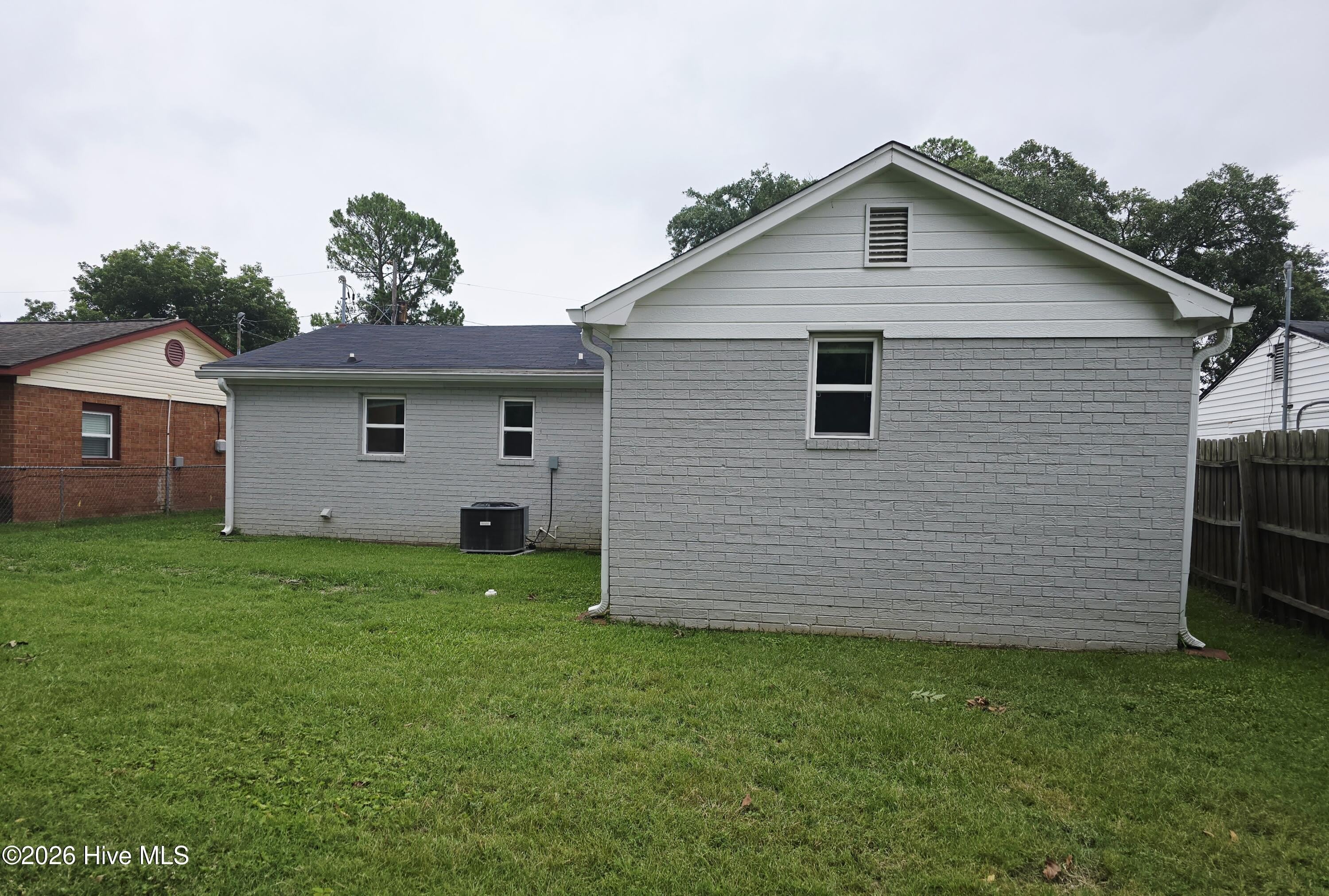 1321 Cherry Avenue – photo 3