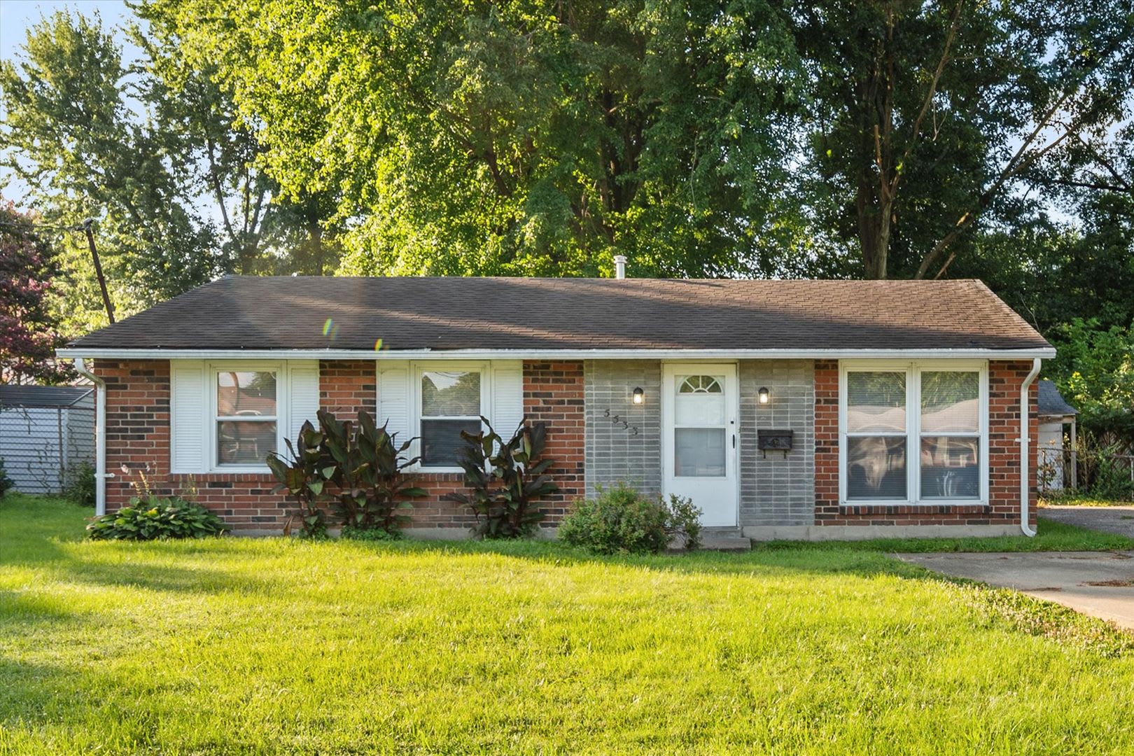 Awesome 3 Bedroom Home in Newburg – photo 2