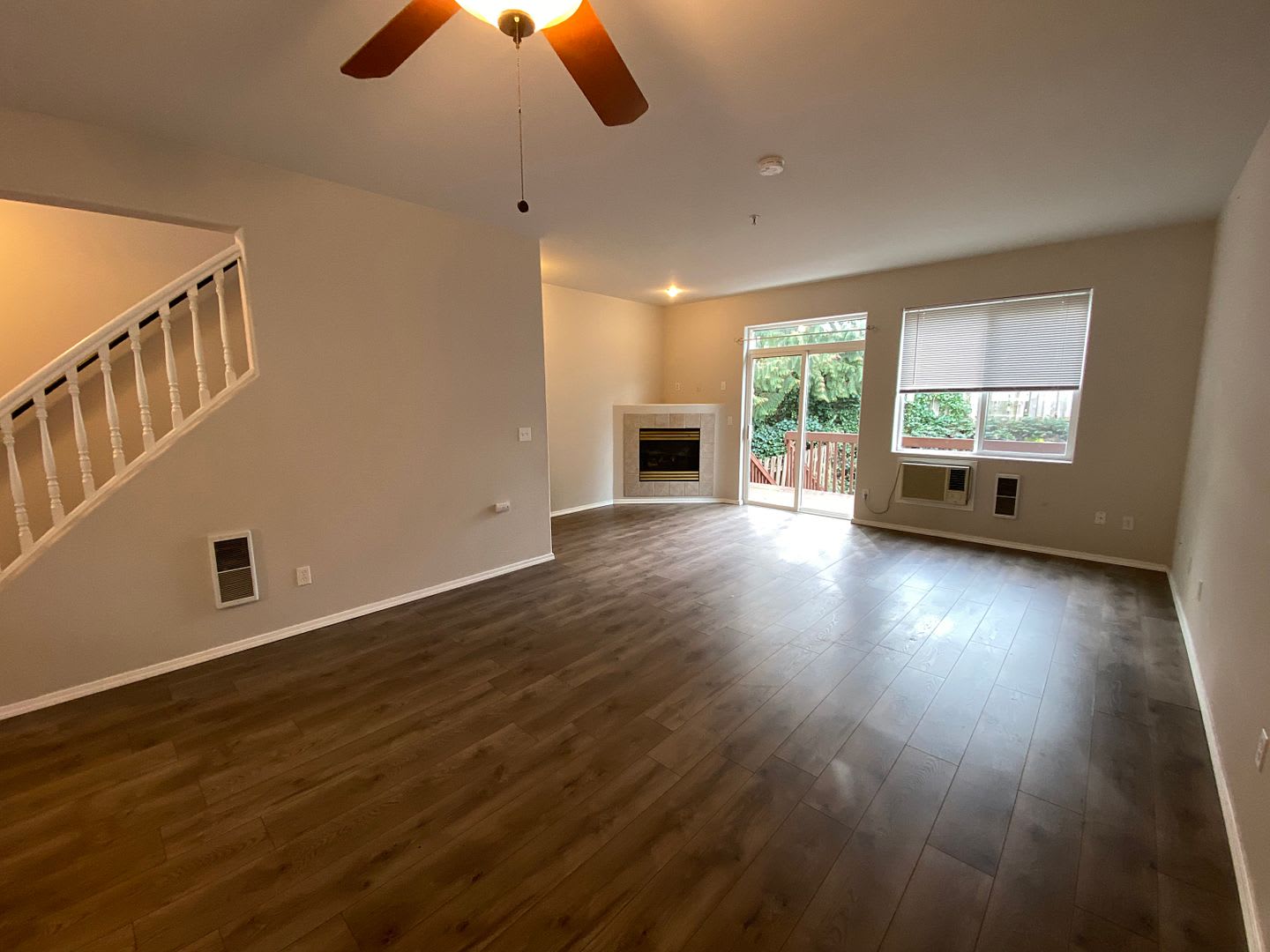 Fantastic Townhome with Gas Fireplace, Deck, Fenced Yard, and Vaulted Ceilings – photo 4