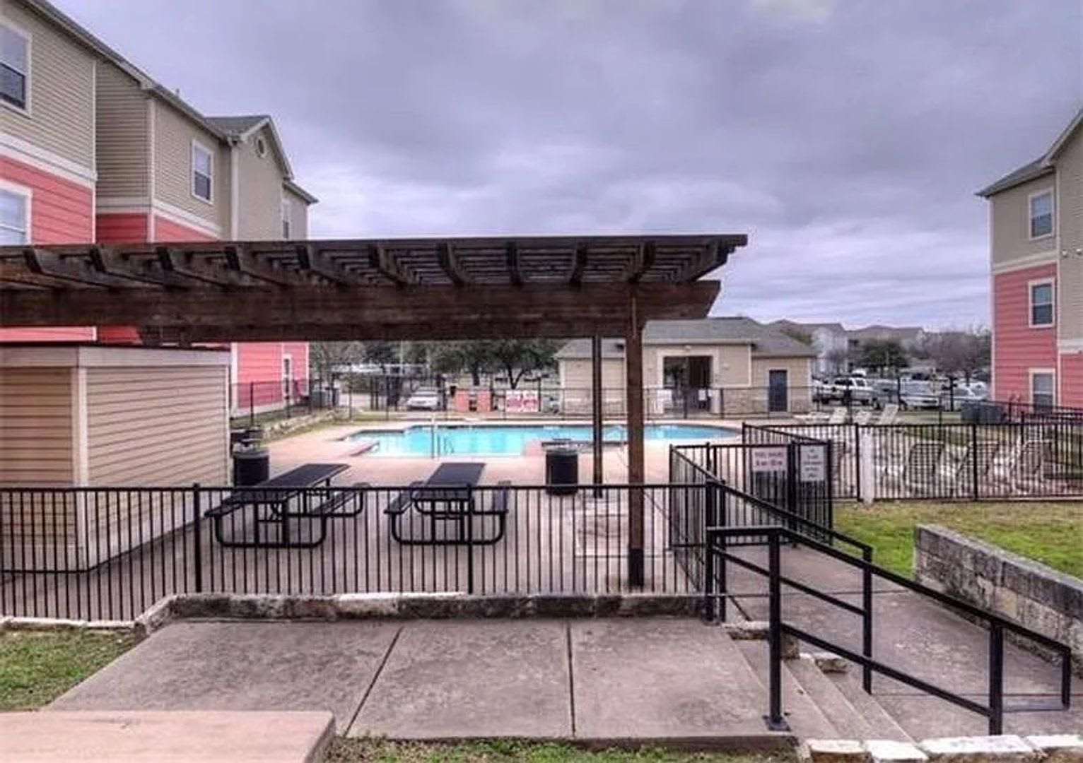 Room in 4 Bedroom Home at Crossing Pl – photo 1
