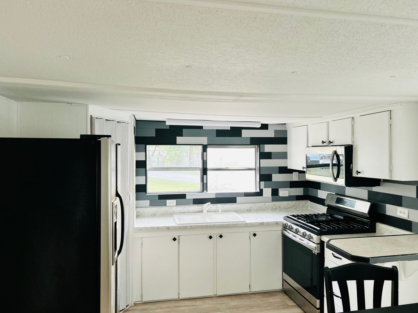 COMPLETELY RENOVATED MOBILE HOME – photo 5