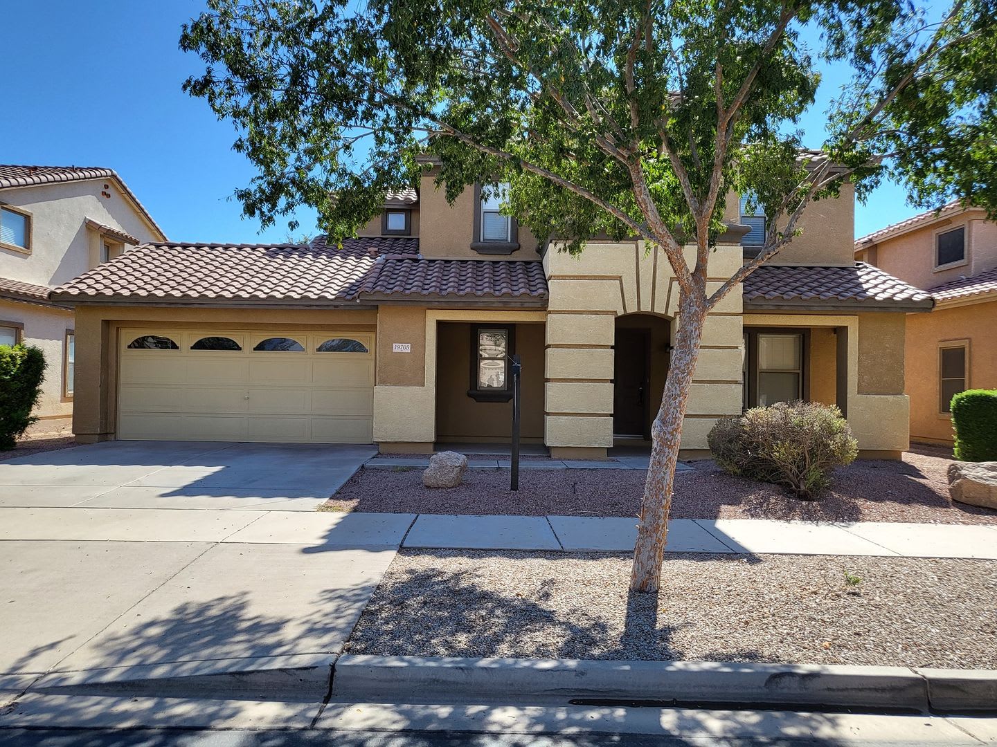 SPACIOUS HOME IN QUEEN CREEK! – photo 1