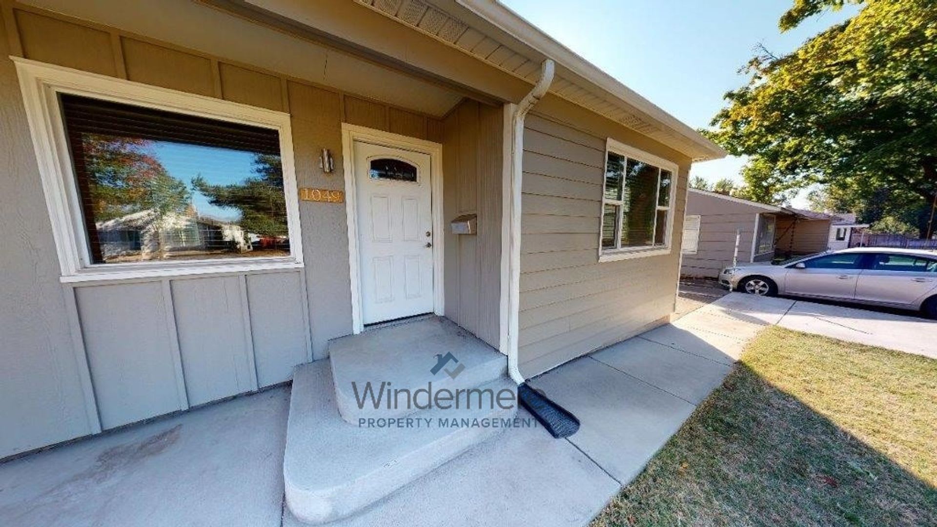 1049 St John – photo 2